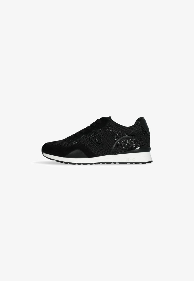 Sneakers sportive nere con tomaia in tessuto, dettagli luccicanti e suola in gomma. Presentano un design con lacci e un logo sul lato.