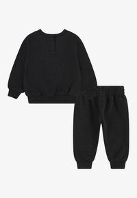 Nike Sportswear CREW SET - Trening - black