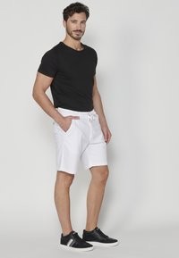 Koroshi Šortky - blanco