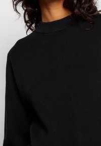 Monki Sweter