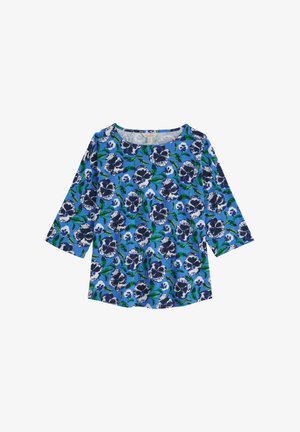 Cămașă bleu cu mâneci trei sferturi, cu un model de flori mari albastre închise și albe, precum și frunze verzi.