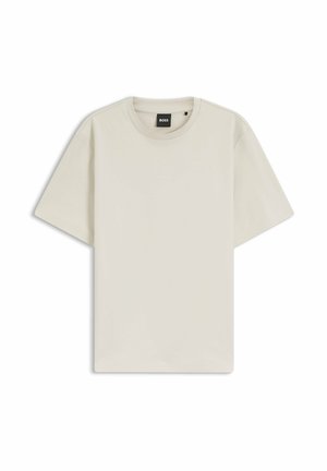 Beiges T-Shirt mit kurzen Ärmeln und Rundhalsausschnitt, innen am Kragen mit einem schwarzen "BOSS"-Label, vor weißem Hintergrund präsentiert.