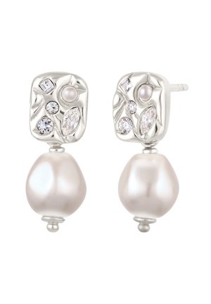 Sølv ørestikker med dekorative krystaller og perler, med firkantede, runde og marquise-formede sten over store dråbeformede perler.