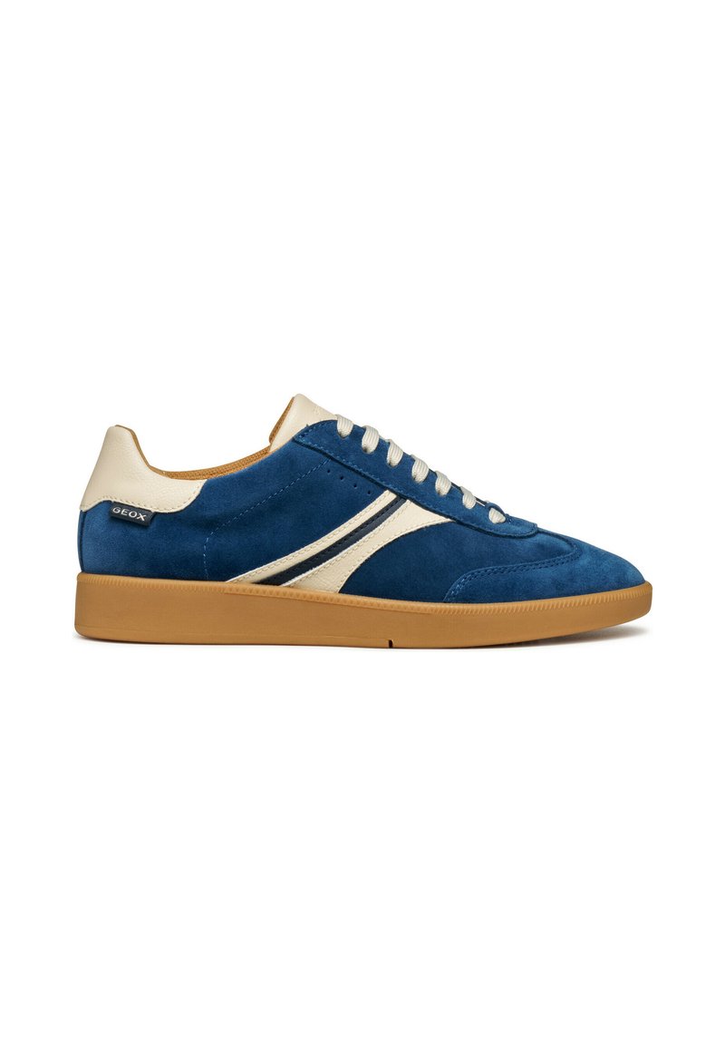 Baskets en nubuck bleu avec des accents crème et un logo au talon. Dotées d'un design classique à lacets et d'une semelle en caoutchouc caramel.
