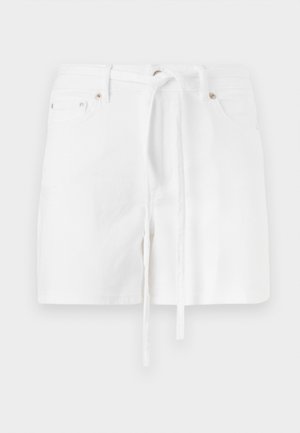 Shorts en denim blanc avec une taille à cordon de serrage, dotés de deux poches avant et d'une texture lisse. Le design est simple et classique, sans motifs.