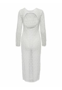 Langärmliges weißes Kleid aus strukturiertem Spitzenstoff mit geometrischen Mustern und einem kreisförmigen Ausschnitt am Rücken. Figurumspielende Silhouette, knöchellang.