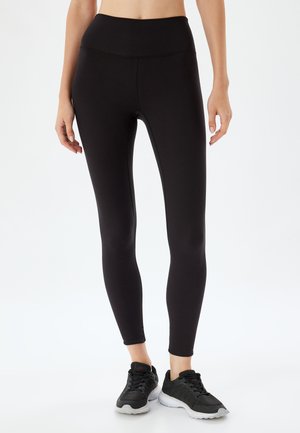 - Legginsy