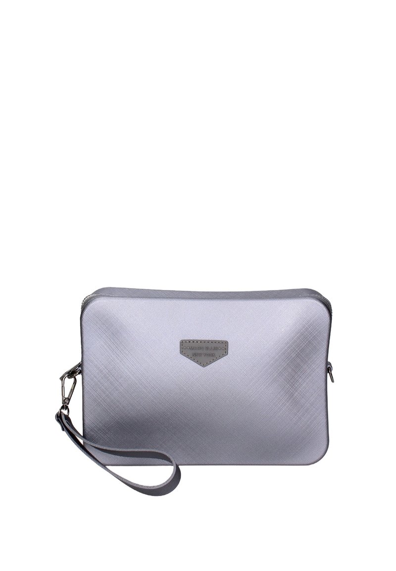 Clutch argentato con zip, dalla finitura testurizzata e un breve cinturino da polso, con una placca logo sulla parte anteriore.