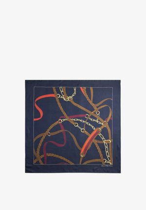 Sciarpa blu navy con cinturini intrecciati in pelle marrone, catene dorate e dettagli in pelle rossa che formano un motivo ispirato all'equitazione.