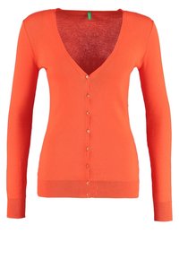 Cardigan corallo a V in morbido tessuto a maglia, con maniche lunghe, orlo a coste e chiusure con bottoni dorati lungo il davanti.