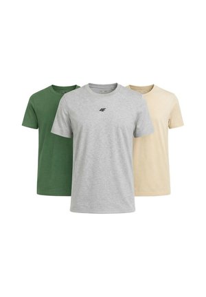 Trzy t-shirty z krótkim rękawem i okrągłym dekoltem w kolorze szarym z logo, zielonym i beżowym, ułożone obok siebie na białym tle.