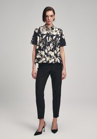 adL SLITTED  - Camicia - printed black