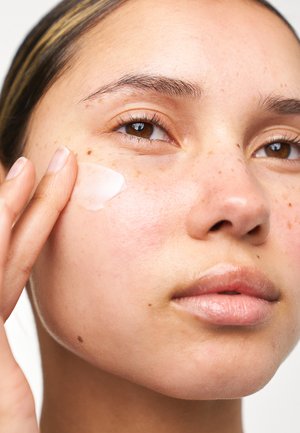 ATTIVI PURI SALICYLIC ACID CREAM + NIACINAMIDE - Dagcrème - -