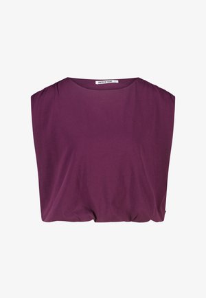 Mouwloos, paarse top met ronde hals en geplooide zoom, met een klein geborduurd logo op de bovenborst, met het label "America Today" binnenin de kraag.