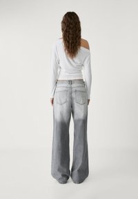 Stradivarius ASYMMETRICAL  - Top dugih rukava - white