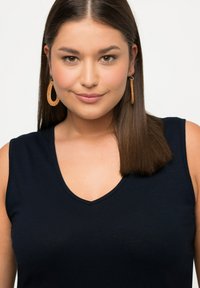 Ulla Popken V-AUSSCHNITT ÄRMELLOS - Vestido informal - marine