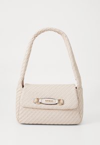 Sac à main en jute beige tissé avec une forme structurée, doté d'une anse supérieure, de quincaillerie dorée et d'une fermeture à rabat magnétique affichant le logo.