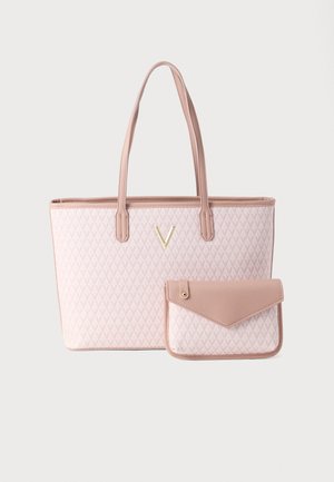 Saco tote de padrão rosa com duas alças e uma pequena carteira combinando com aba e fecho de botão de pressão.