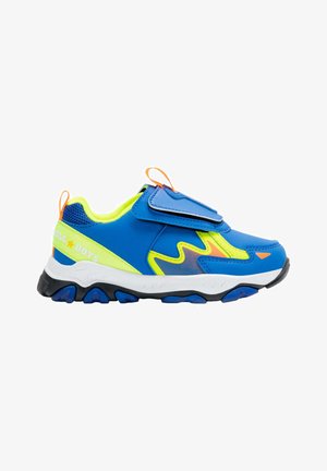 Sneaker sportivo blu con accenti giallo neon, lati in rete testurizzata, cinturino regolabile in Velcro e suola in gomma nera con dettagli blu.