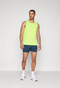 ASICS CORE SINGLET - Top - safety yellow