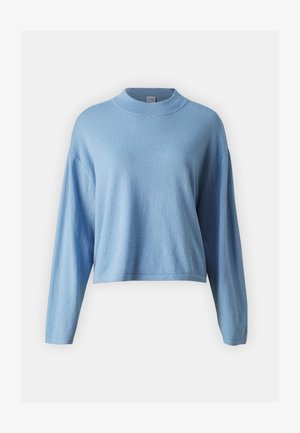 Himmelblauer, cropped Pulli aus weichem Stoff mit rundem Ausschnitt und langen, weiten Ärmeln. Einfaches, minimalistisches Design ohne Muster oder Akzente.