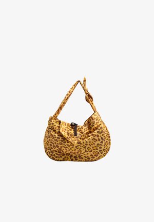 Bolso de hombro con estampado de leopardo amarillo y marrón, con una correa anudada y cierre de broche negro.
