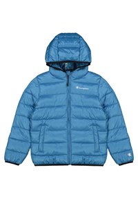 Blå puffjacka med huva, med en kviltad design, dragkedjestängning, två sidofickor och svarta manschetter. Champion-logga på bröstet.