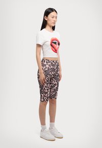Fiorucci MOUTH CROPPED  - Μπλουζάκι με στάμπα - white