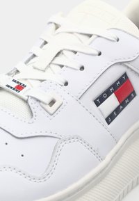 Thumbnail Image 4