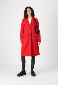Vero Moda Tall VMFORTUNESARA LONG COAT - Klasszikus kabát - salsa