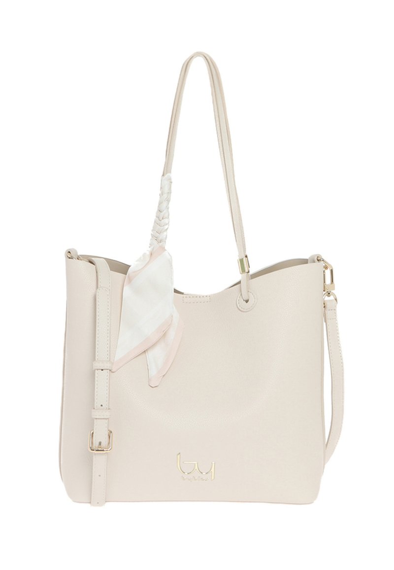Borsa a tracolla beige realizzata in materiale sintetico testurizzato, con manico intrecciato e una piccola sciarpa annodata in rosa chiaro e bianco. Dettaglio del logo dorato.