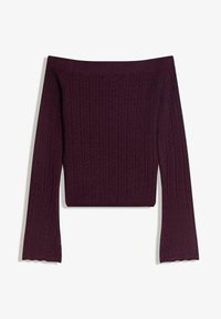 Bordeaux off-the-shoulder trui met ribbeltextuur en lange mouwen, voorzien van geschulpte randen en een aansluitende pasvorm.