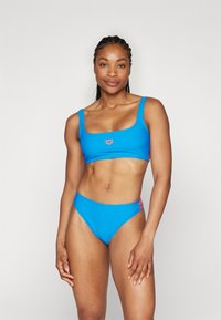 Arena - WOMEN'S ICONS BRALETTE SOLID TWO PIECES SET - Bikini - blue china/calypso coral Immagine in miniatura 1