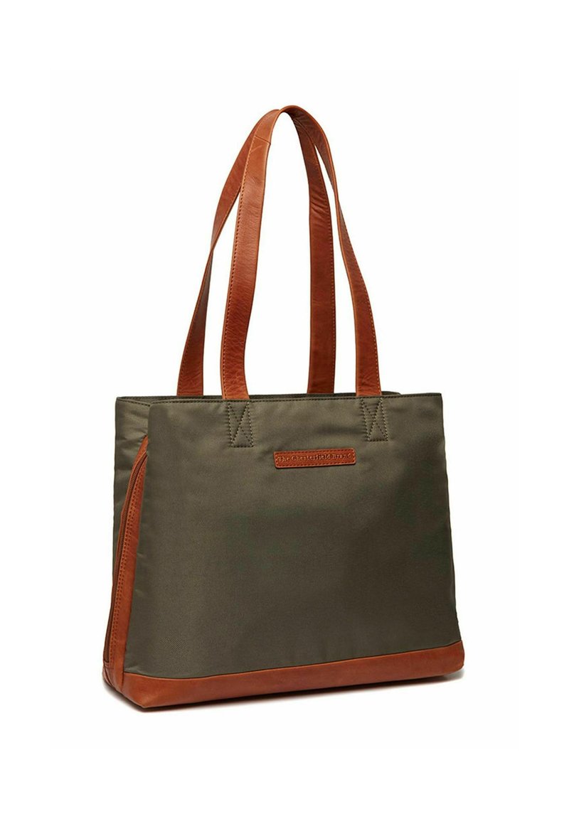 Borsa tote in tessuto verde oliva con rifiniture e manici in pelle marrone. Presenta un dettaglio del logo ricamato e una forma rettangolare strutturata.