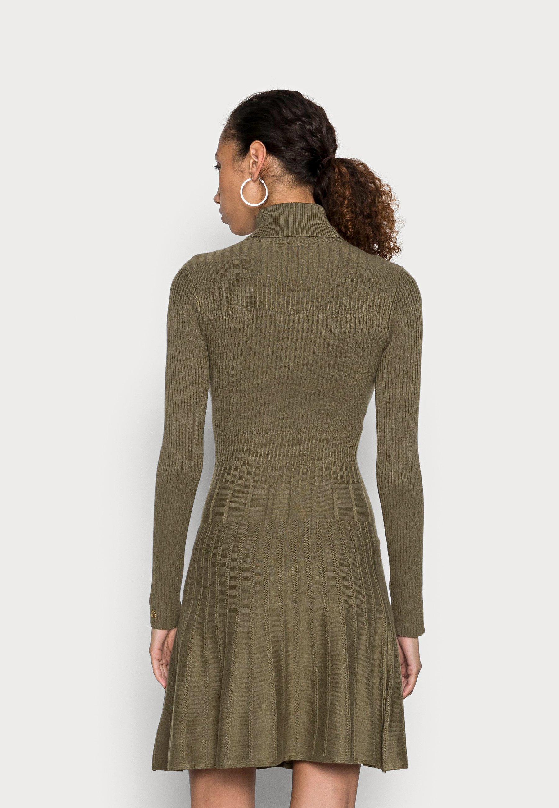 chaps green sweater