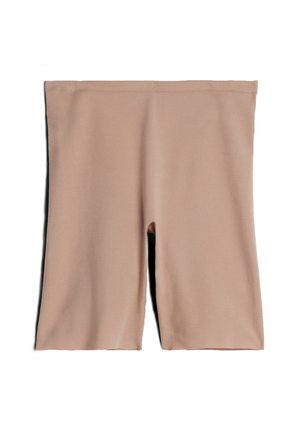 Beige nahtlose Biker-Shorts mit mittlerer Oberschenkellänge und glattem, elastischem Stoff, flach auf weißem Hintergrund abgebildet.