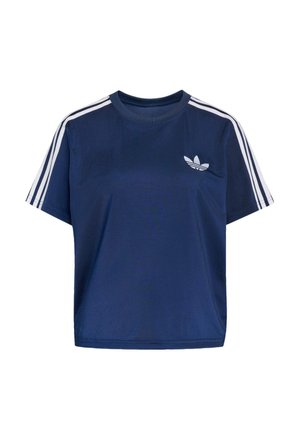 Granatowa sportowa koszulka z krótkim rękawem, białe potrójne paski na rękawach oraz małe białe logo Adidas na lewej piersi.
