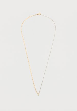 Kaelakee kahe erineva kettastiiliga: pool kuldsest ristkülikukujulistest lülidest, teine pool hõbedast peenikestest lülidest, kinnitatud väikese kuldse haaknõelaga.