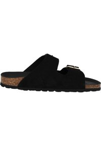 Zwarte suede slide sandalen hebben een kurken tussenzool en een gestructureerde zwarte rubberen buitenzool, met een verstelbaar gespsysteem.