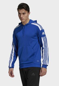 Sudadera con capucha azul con franjas blancas en las mangas, un bolsillo frontal y logo de Adidas. Fabricada con tejido suave, corte atlético.