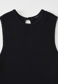 Schwarzes, ärmelloses Top mit strukturiertem Strickmuster, rundem Halsausschnitt und einem kleinen Schlüsselaugen-Detail auf der Rückseite. Etikett im Kragen sichtbar.