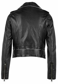 Schwarze Leder-Cropped-Jacke mit klassischem Kragen, Reißverschlüssen an den Bündchen und dekorativen weißen Nähten entlang der Taille und Kragenkanten.