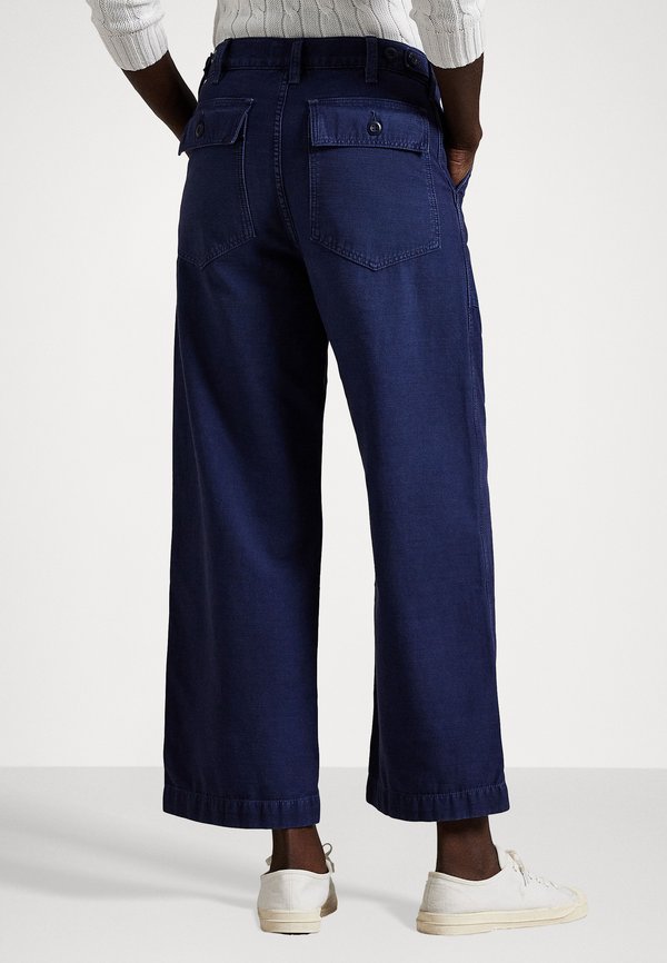 COTTON REVERSE SATEEN CROPPED FLAT FRONT - Trousers2