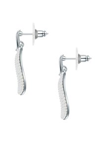 Silverörhängen med en vågig design, prydda med små vita pärlor. Har en push-back stängning och en slät, polerad yta.