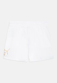 Pantalones cortos blancos fabricados en un material suave, con una cinturilla elástica. Incluye un diseño de estampado de leopardo colorido en el lado izquierdo.