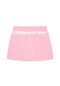 Różowa spódnica z miękkiego materiału, z białym falbaniastym wykończeniem i logo w prawym dolnym rogu. Projekt jest prosty i casualowy.