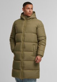 Urban Classics LONG PUFFER - Vinterkåpe / -frakk - tiniolive