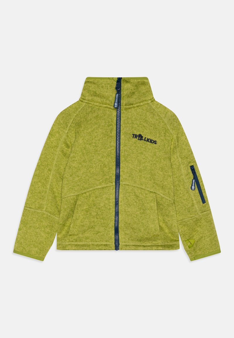 Grön fleecejacka med hög krage, frontdragkedja och marinblå detaljer. Har en ficka på vänster arm och en strukturerad tygdesign.