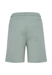 Ljusgröna bomullsshorts med elastisk midjeband, med en mjuk textur och fållade kanter. Inga fickor eller extra detaljer.
