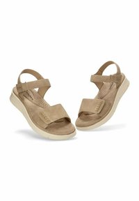 Sandalias de ante beige con dos correas anchas, correa de tobillo ajustable y suela ligera con contorno, que cuenta con plantilla perforada para mayor transpirabilidad.